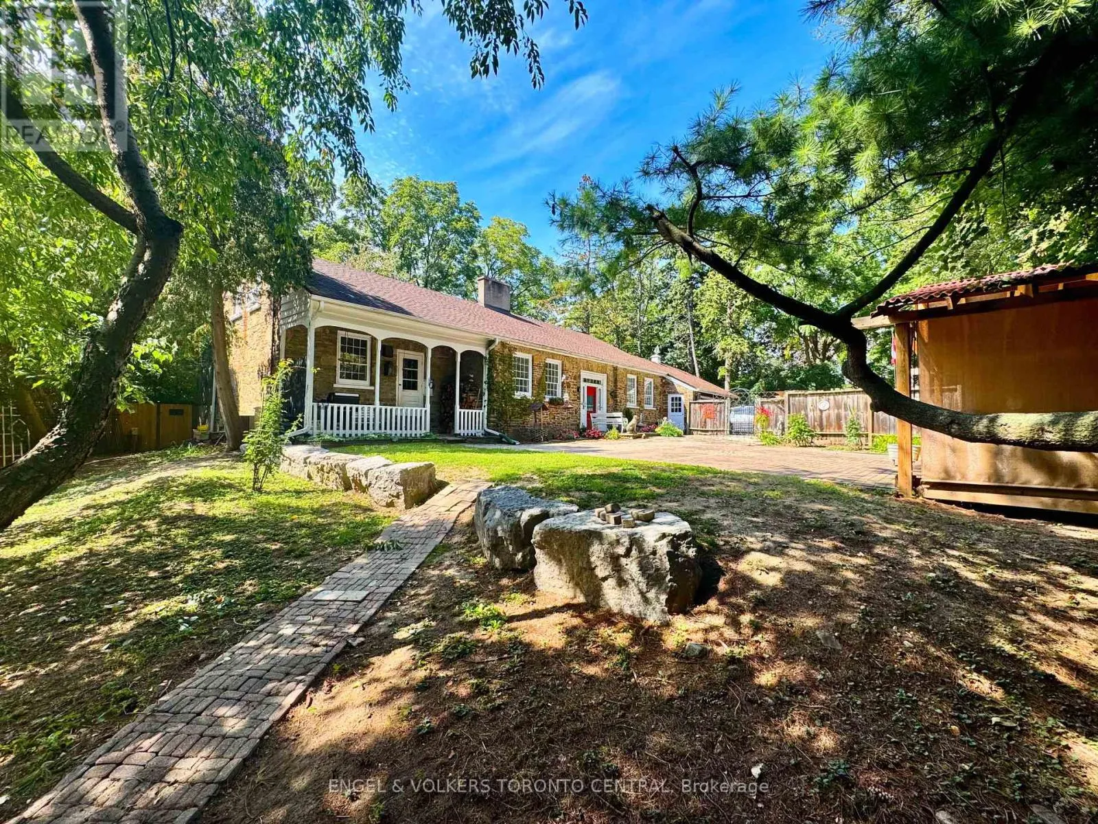 85 YORKLEIGH AVENUE