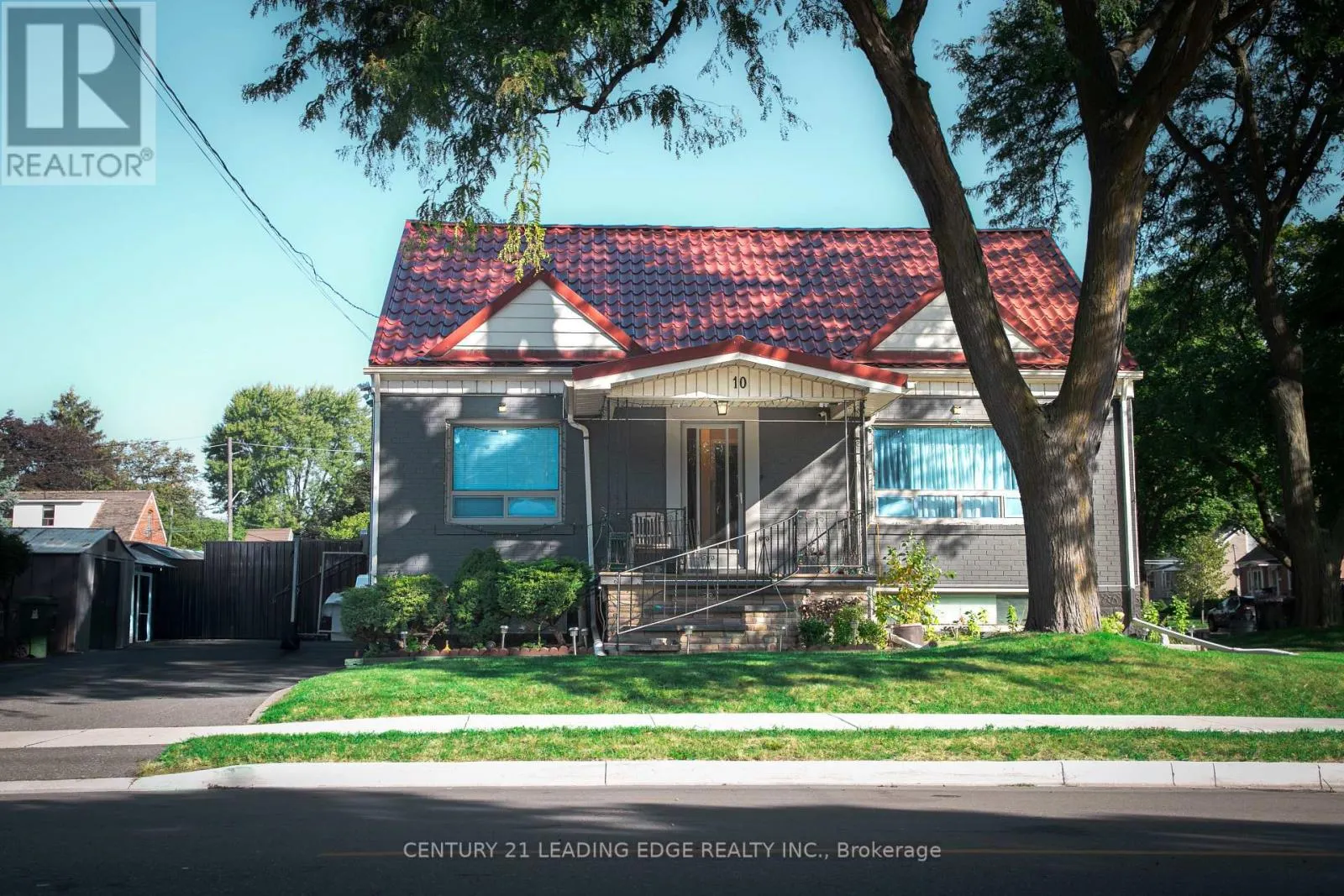 10 YVONNE AVENUE