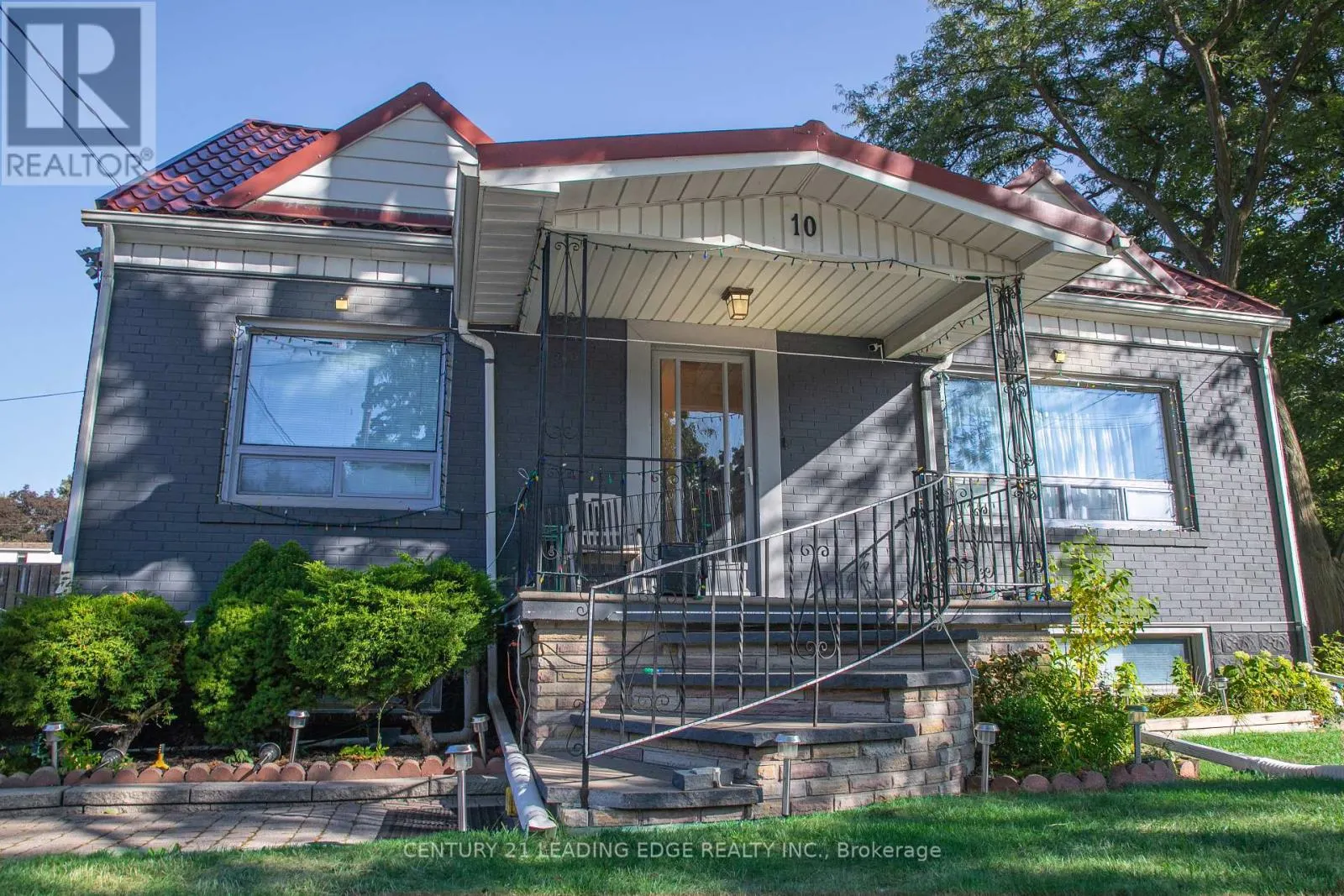 10 YVONNE AVENUE