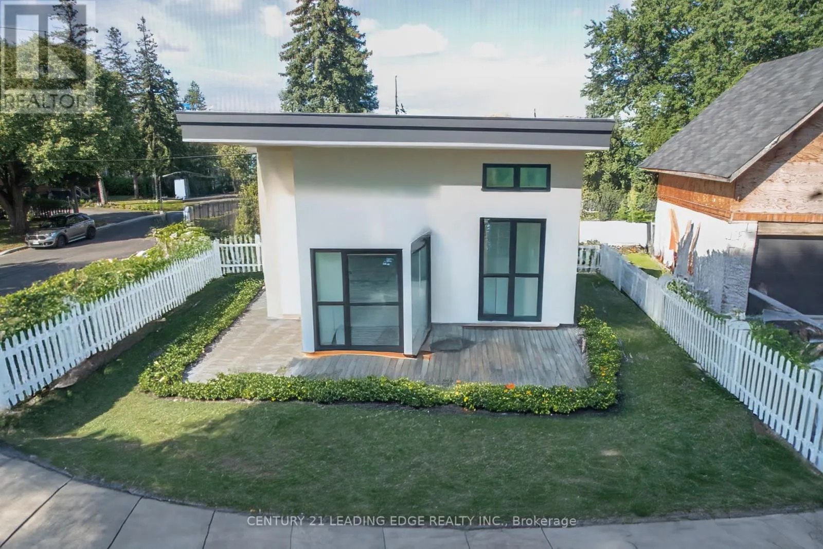 10 YVONNE AVENUE