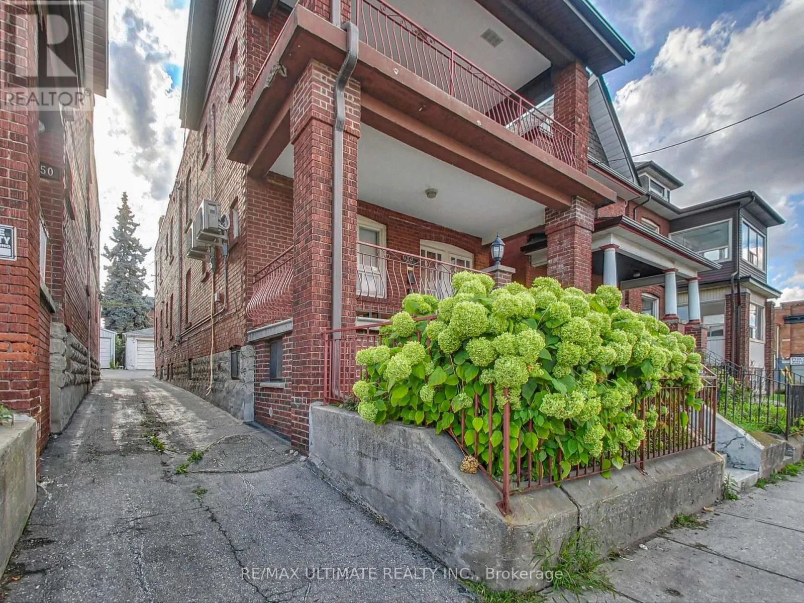 1654 DUFFERIN STREET