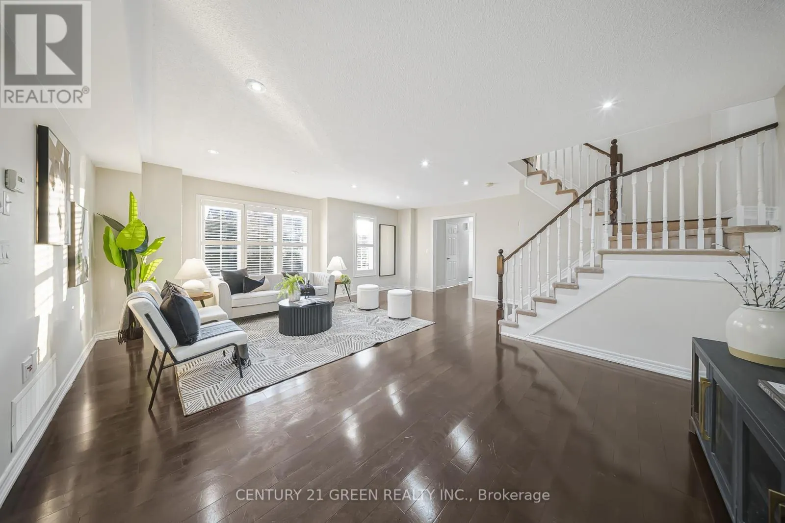35 SAMANTHA CRESCENT