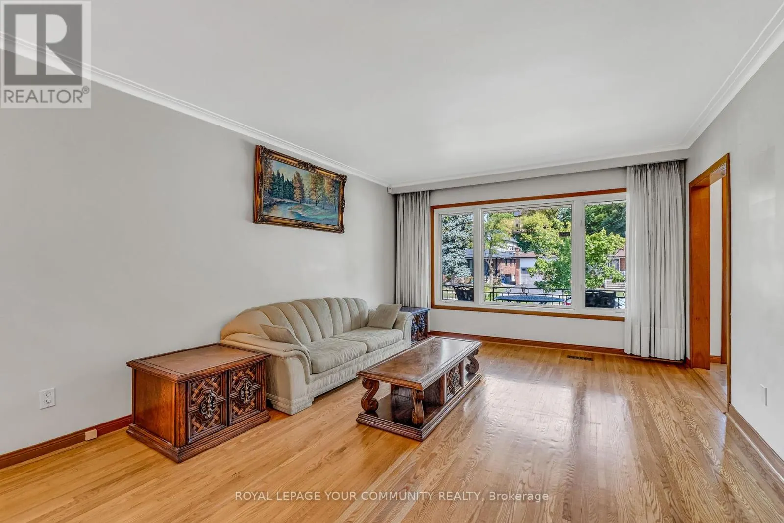 6 HENTOB COURT