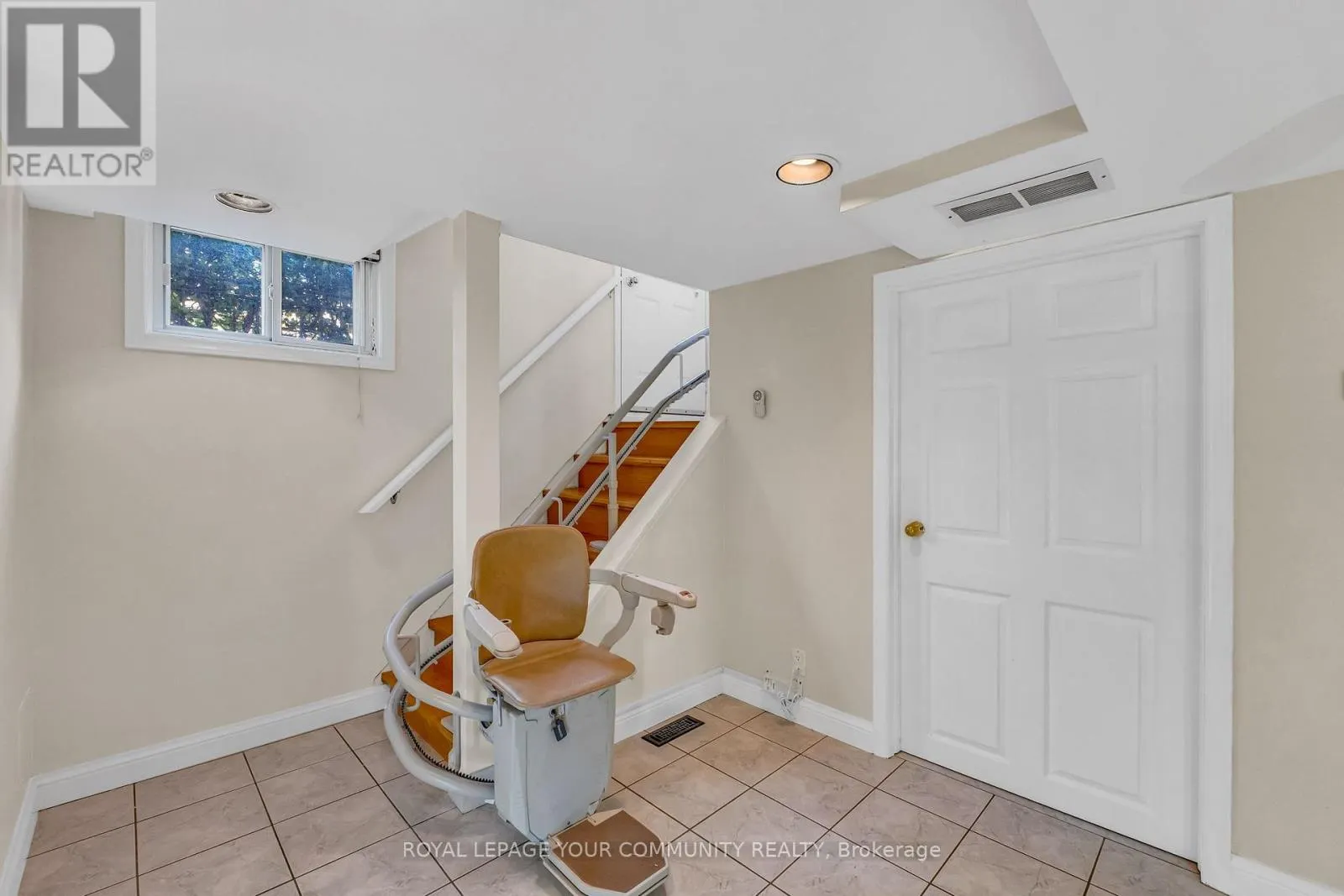 6 HENTOB COURT