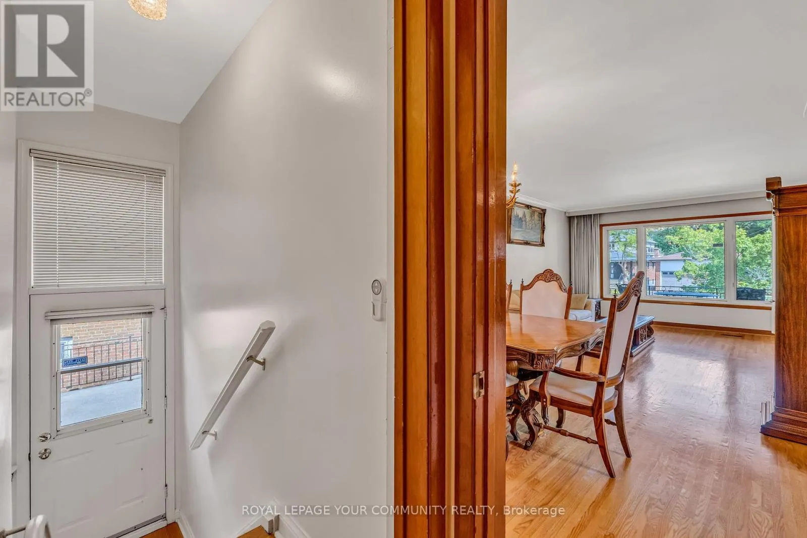 6 HENTOB COURT