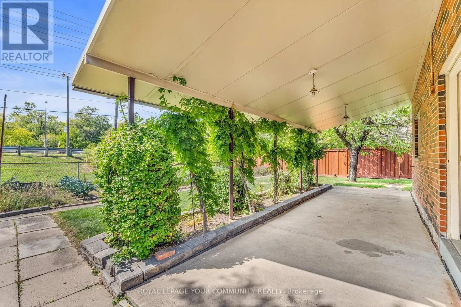 6 HENTOB COURT