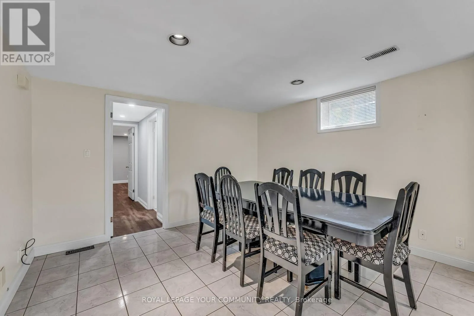 6 HENTOB COURT