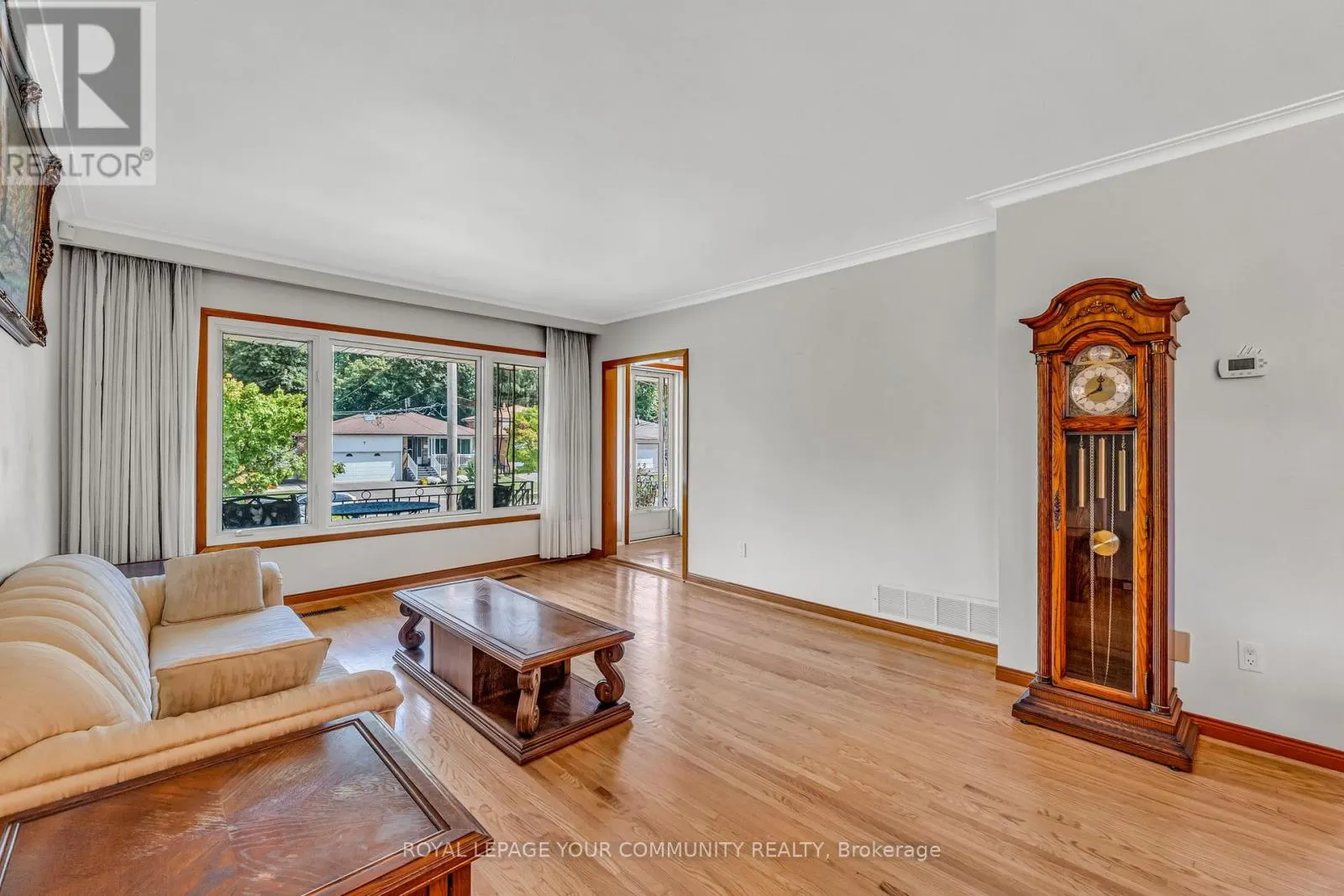 6 HENTOB COURT