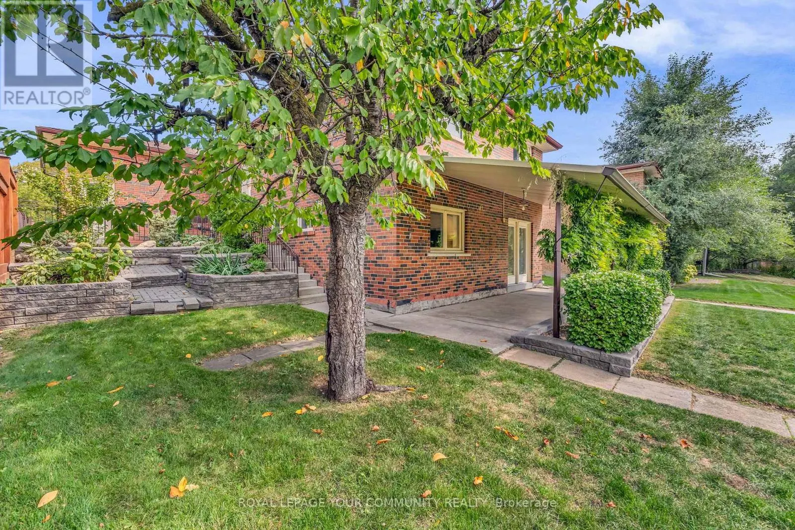 6 HENTOB COURT