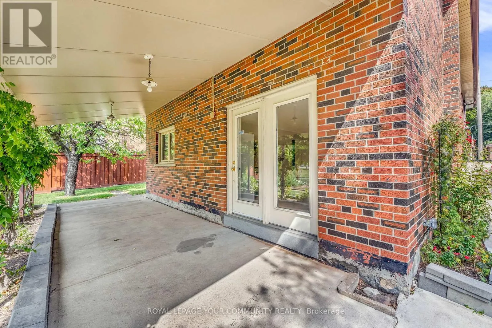 6 HENTOB COURT