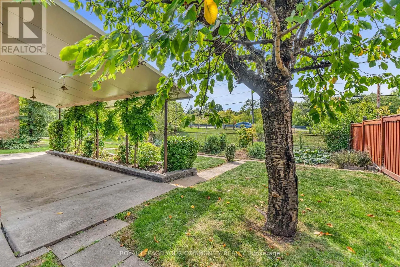 6 HENTOB COURT
