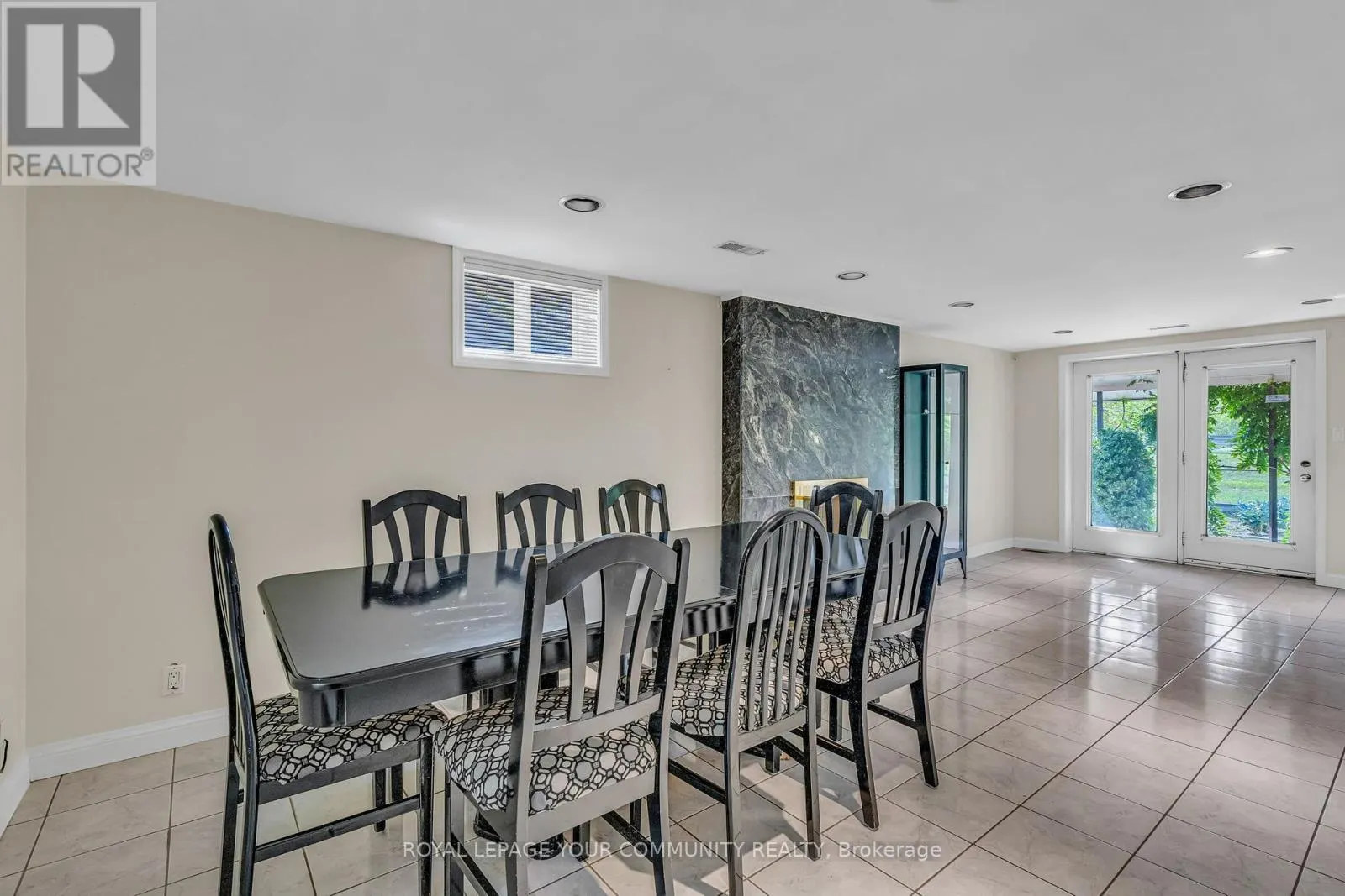 6 HENTOB COURT