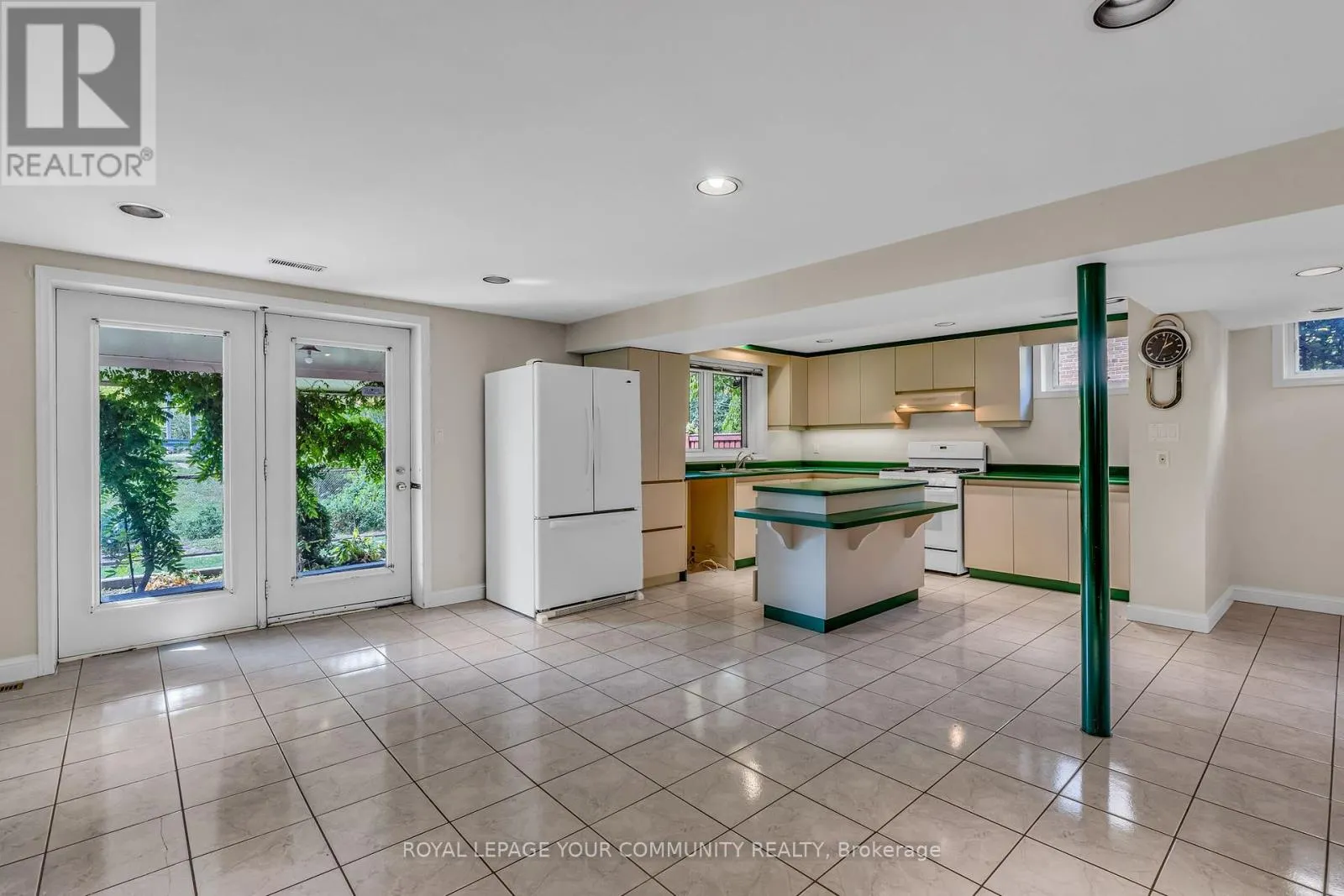 6 HENTOB COURT