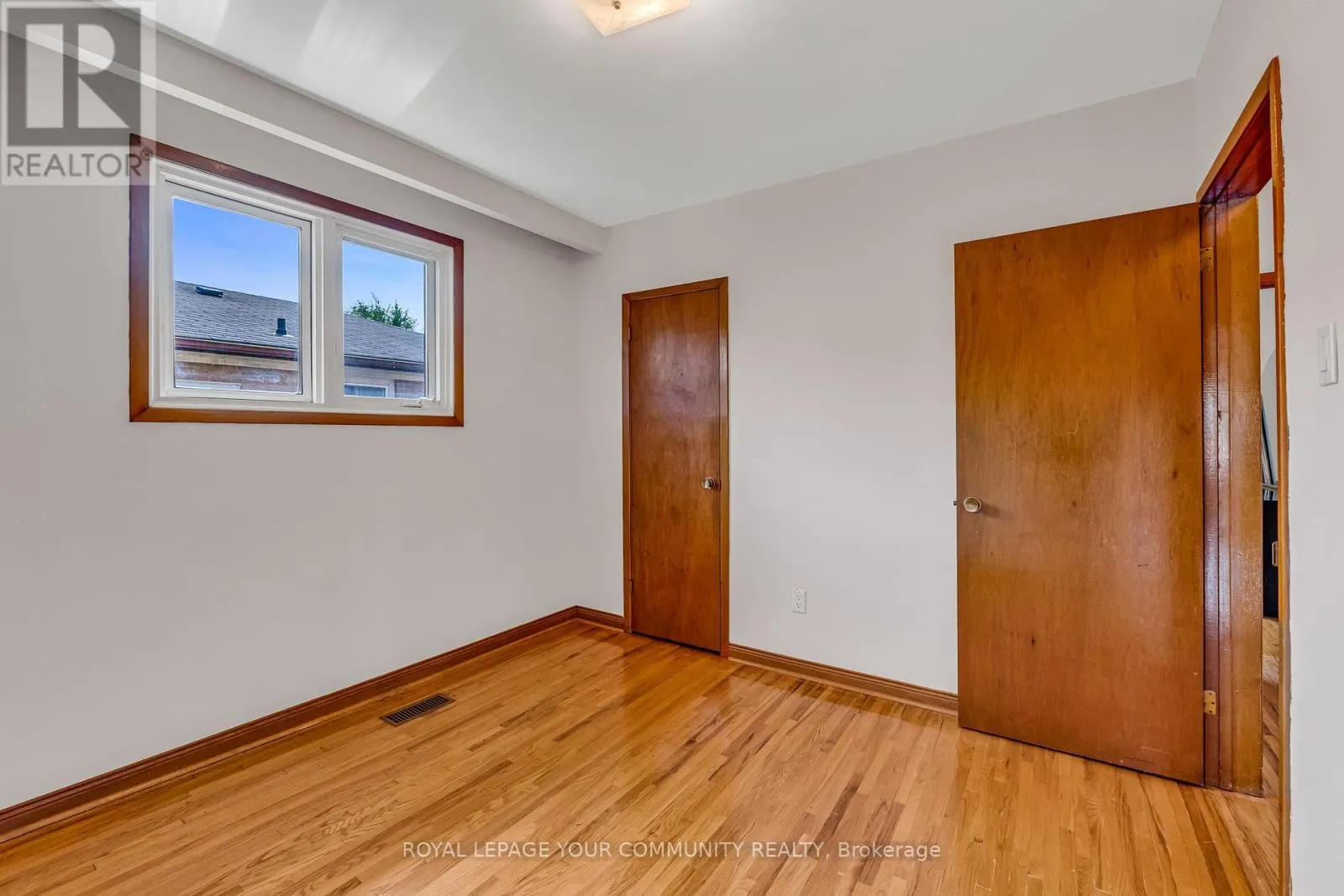 6 HENTOB COURT