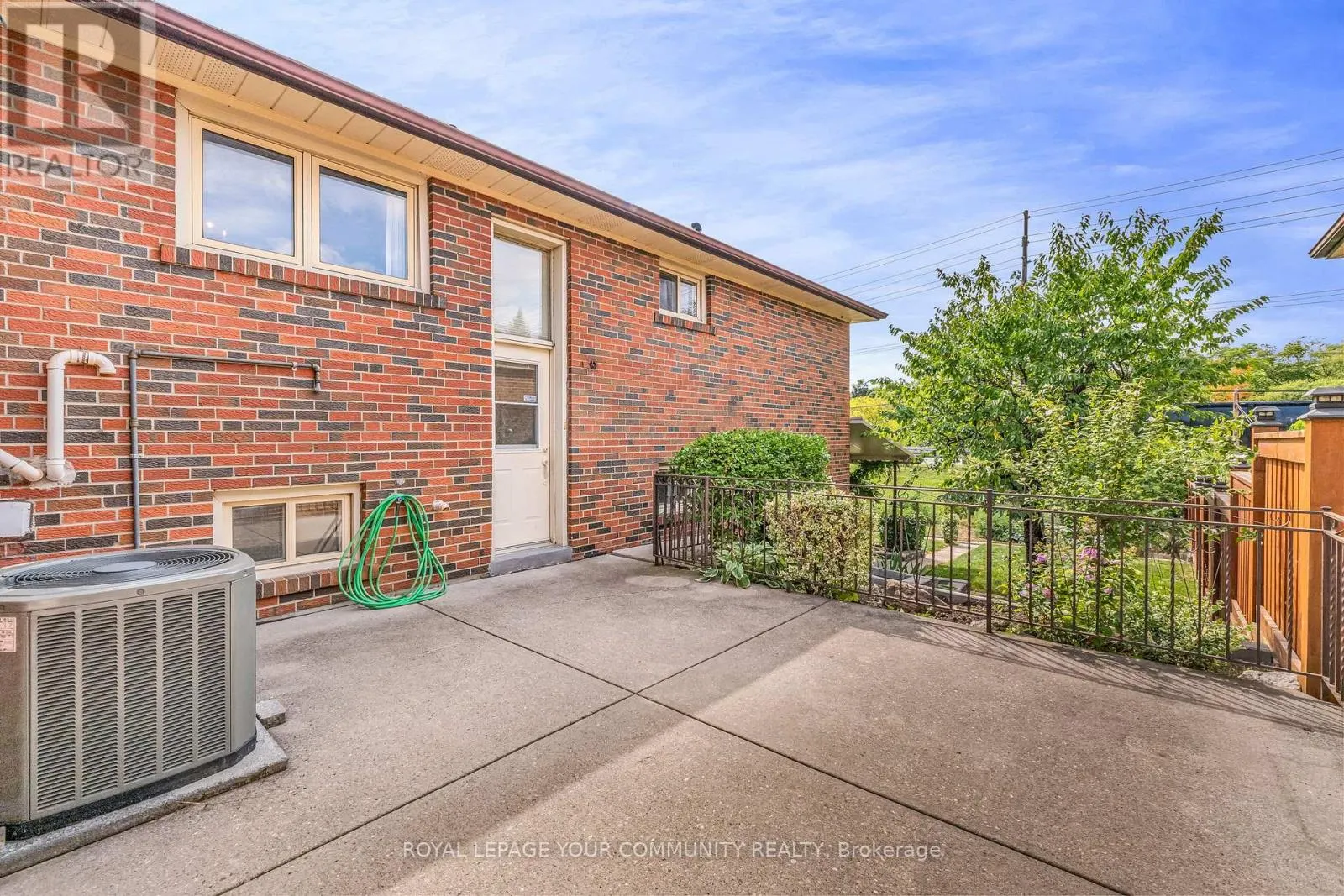 6 HENTOB COURT