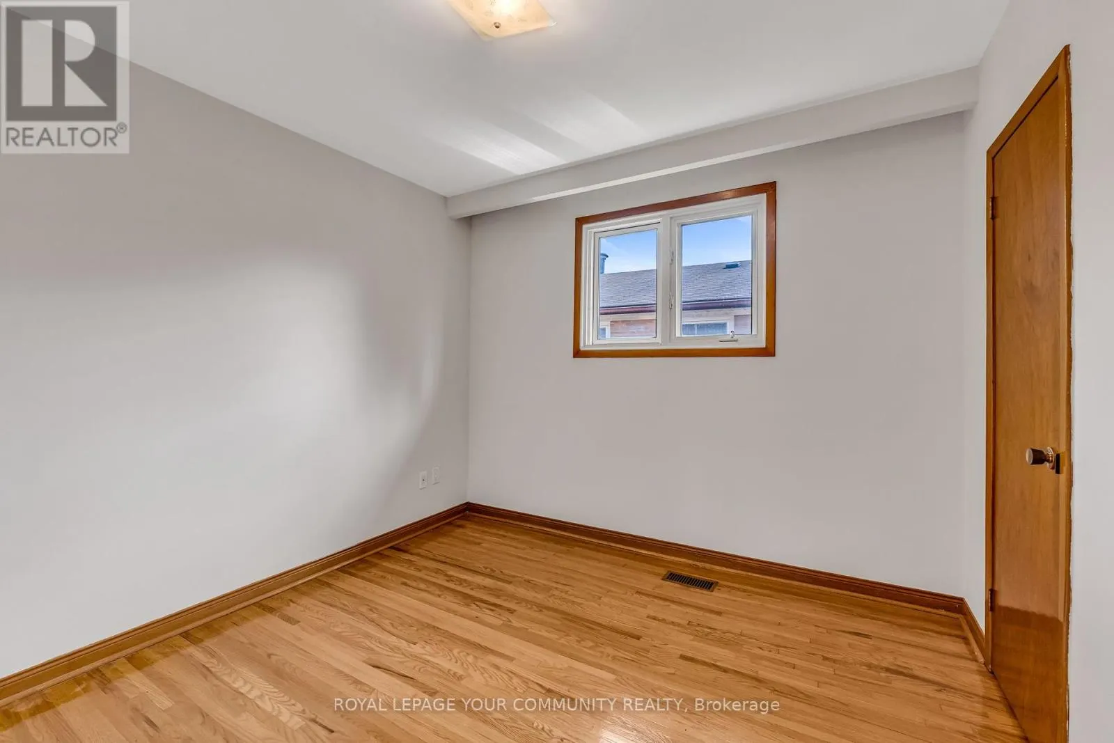 6 HENTOB COURT