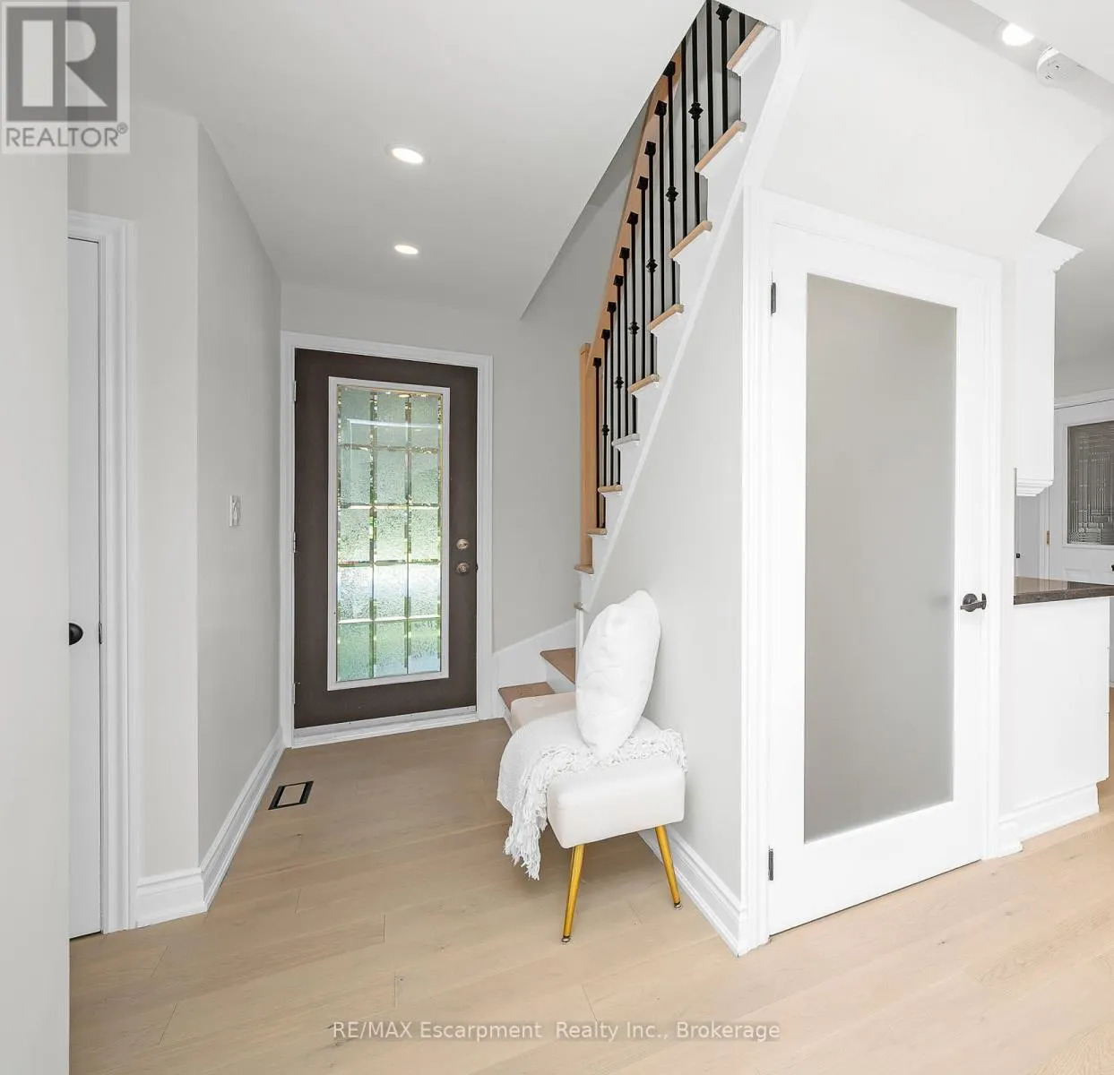 350 EAST SIDE CRESCENT