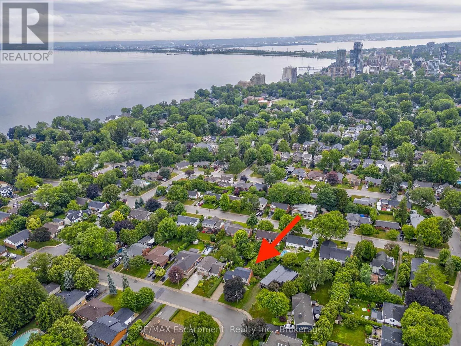 350 EAST SIDE CRESCENT