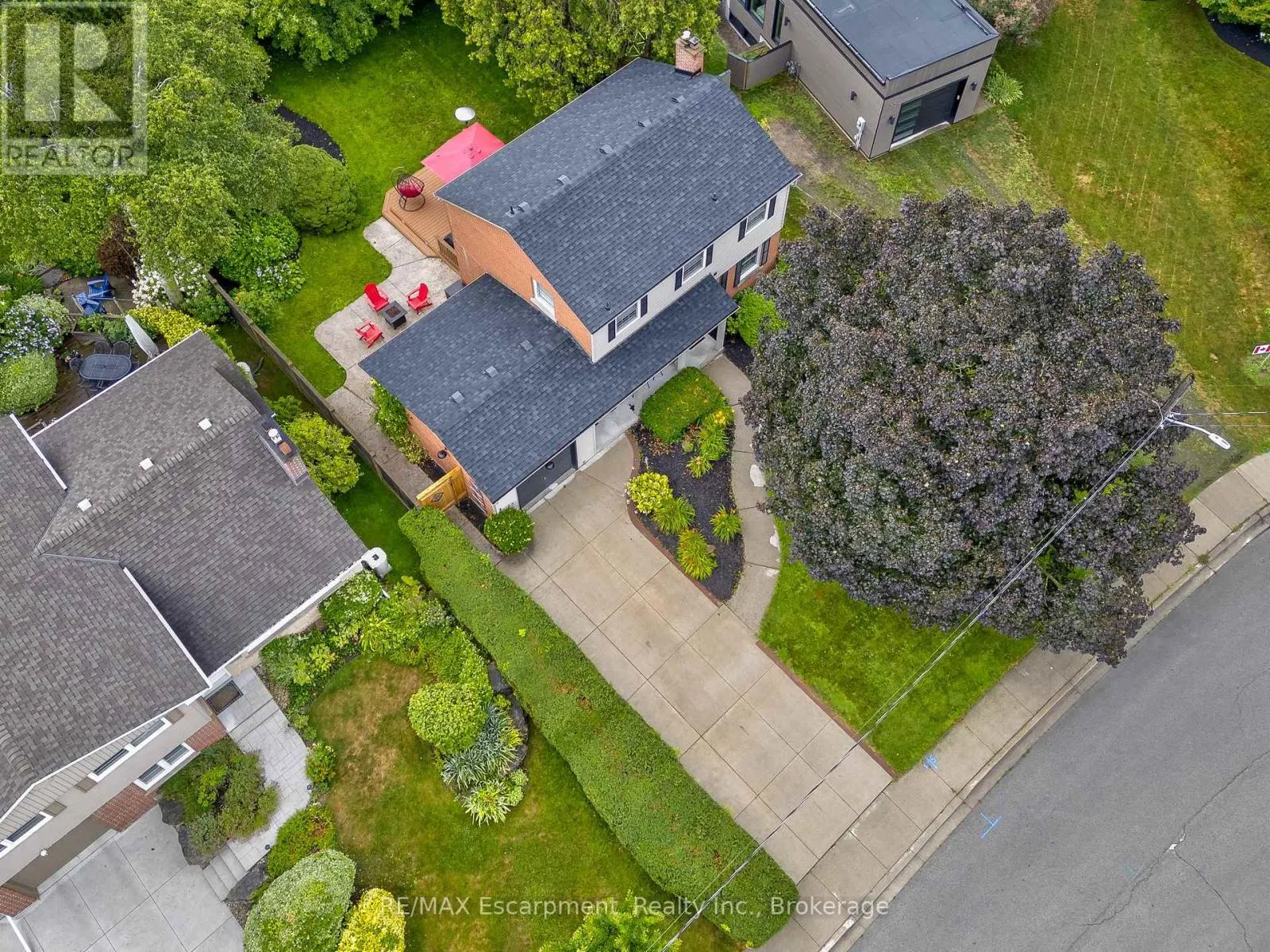350 EAST SIDE CRESCENT