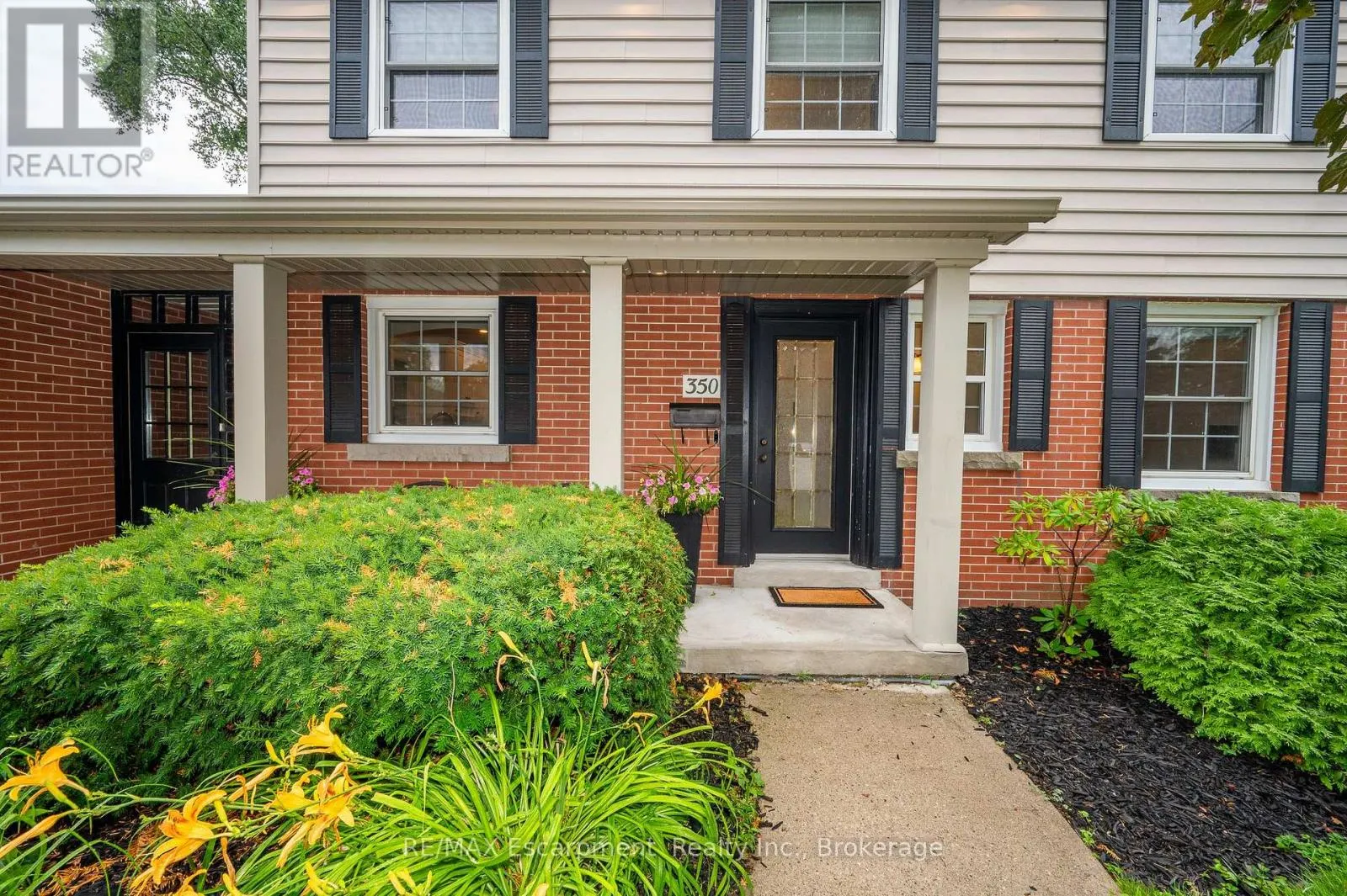 350 EAST SIDE CRESCENT