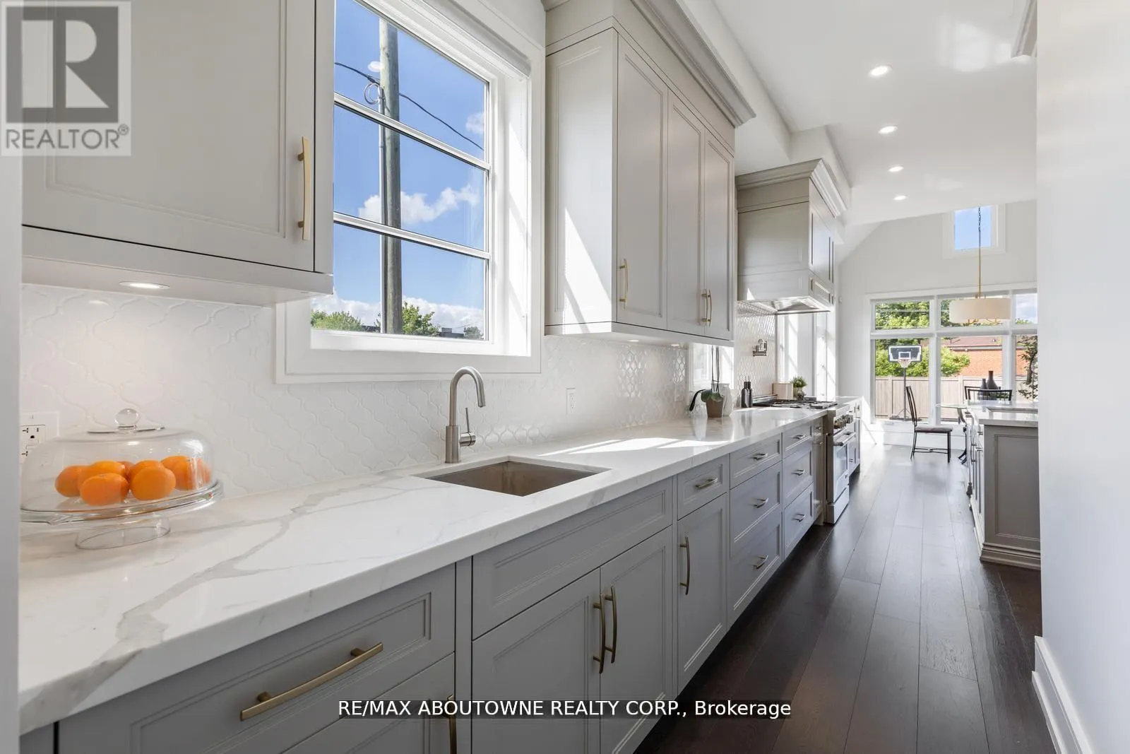 UPPER - 265 WOODALE AVENUE