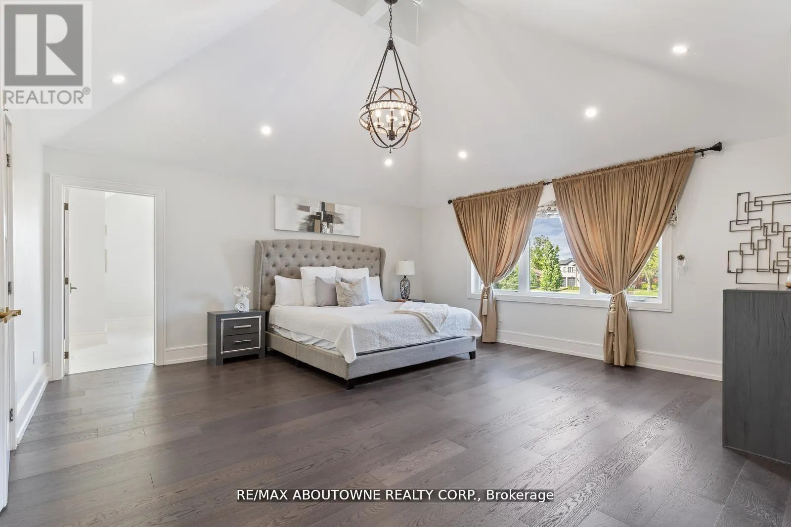 UPPER - 265 WOODALE AVENUE