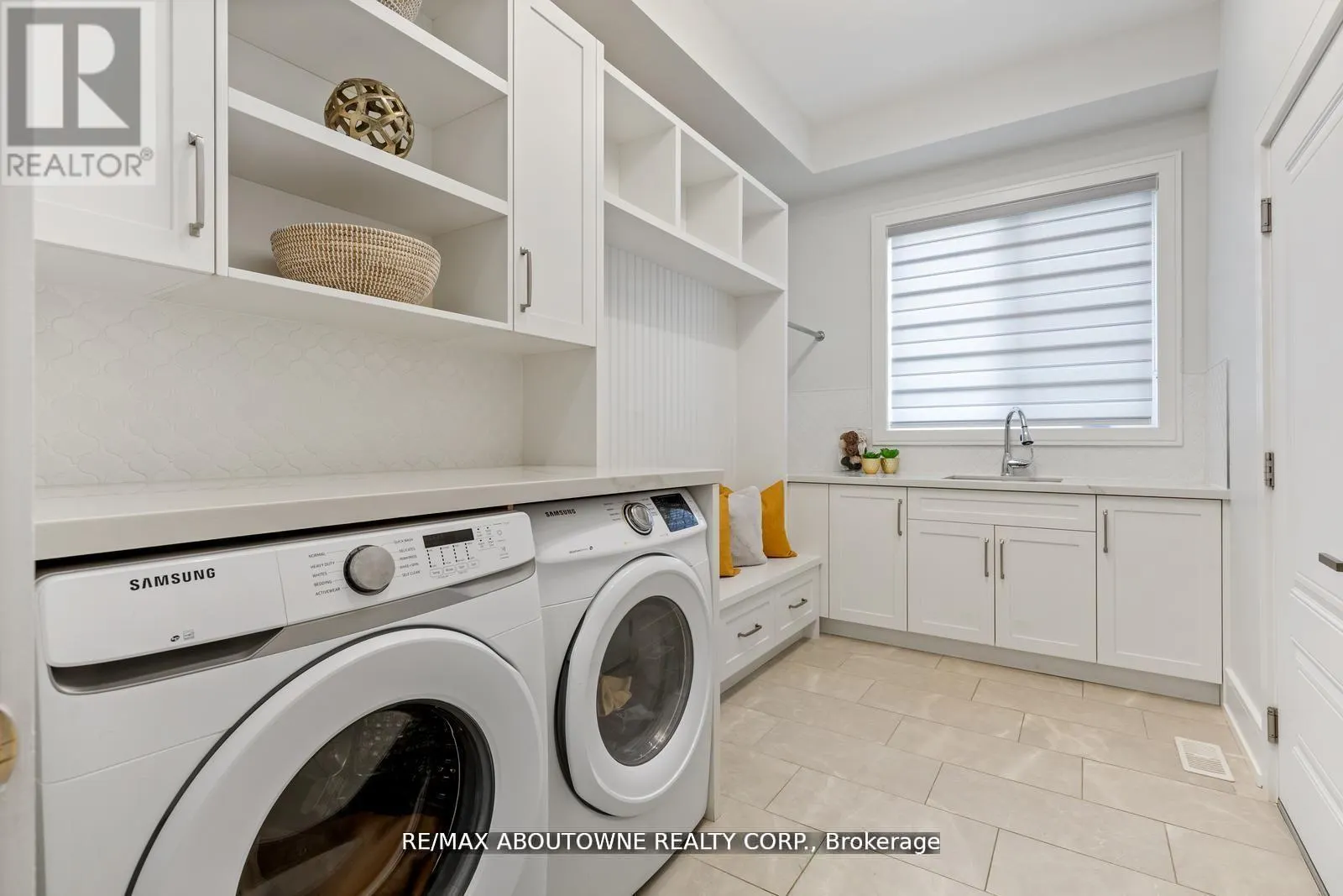 UPPER - 265 WOODALE AVENUE