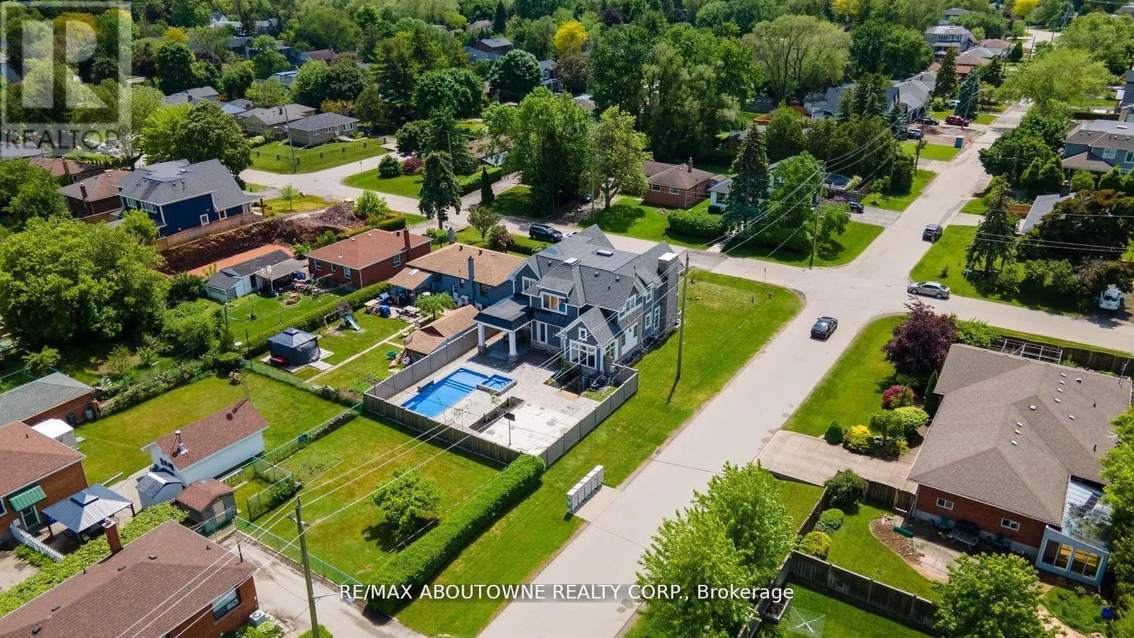 UPPER - 265 WOODALE AVENUE