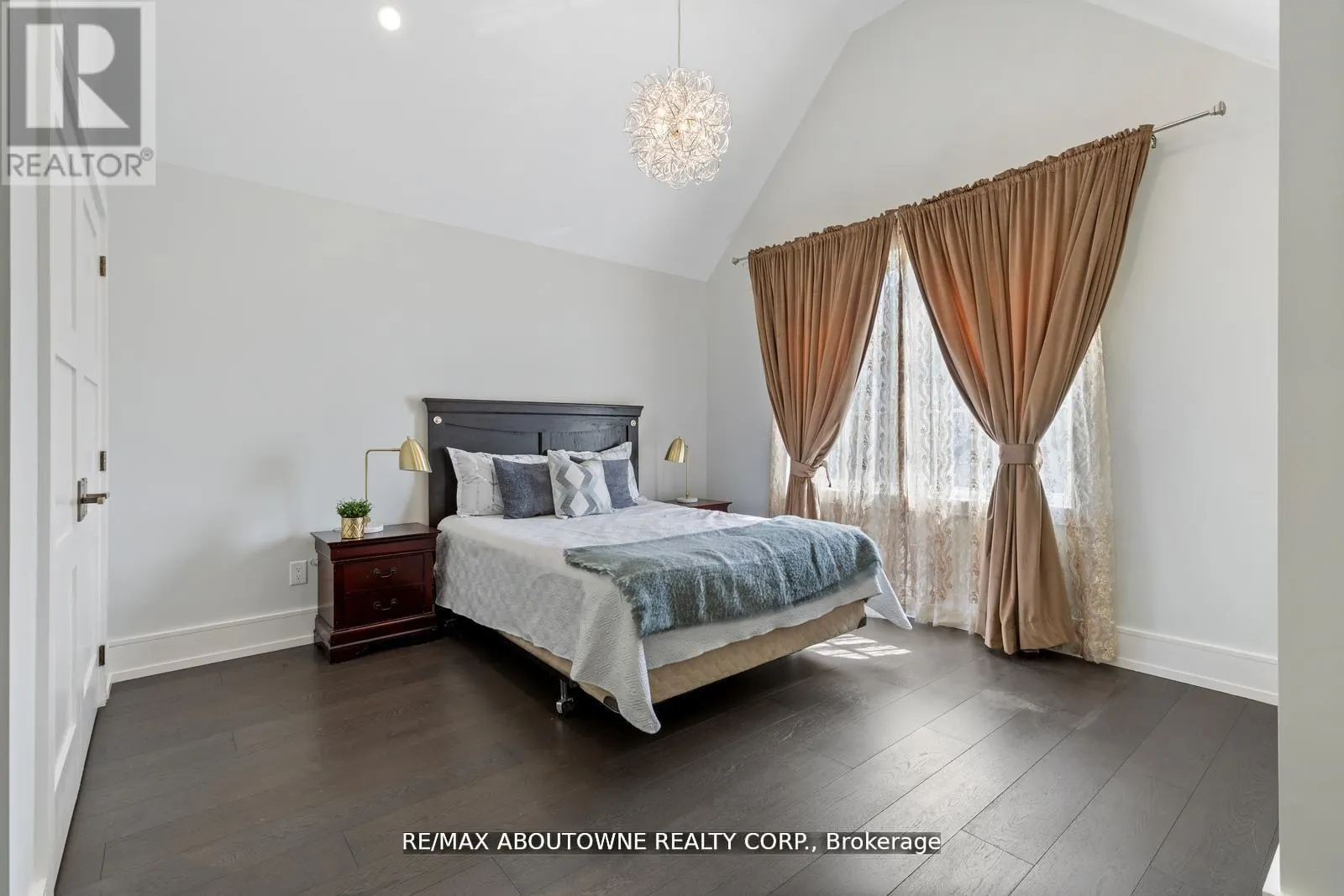 UPPER - 265 WOODALE AVENUE