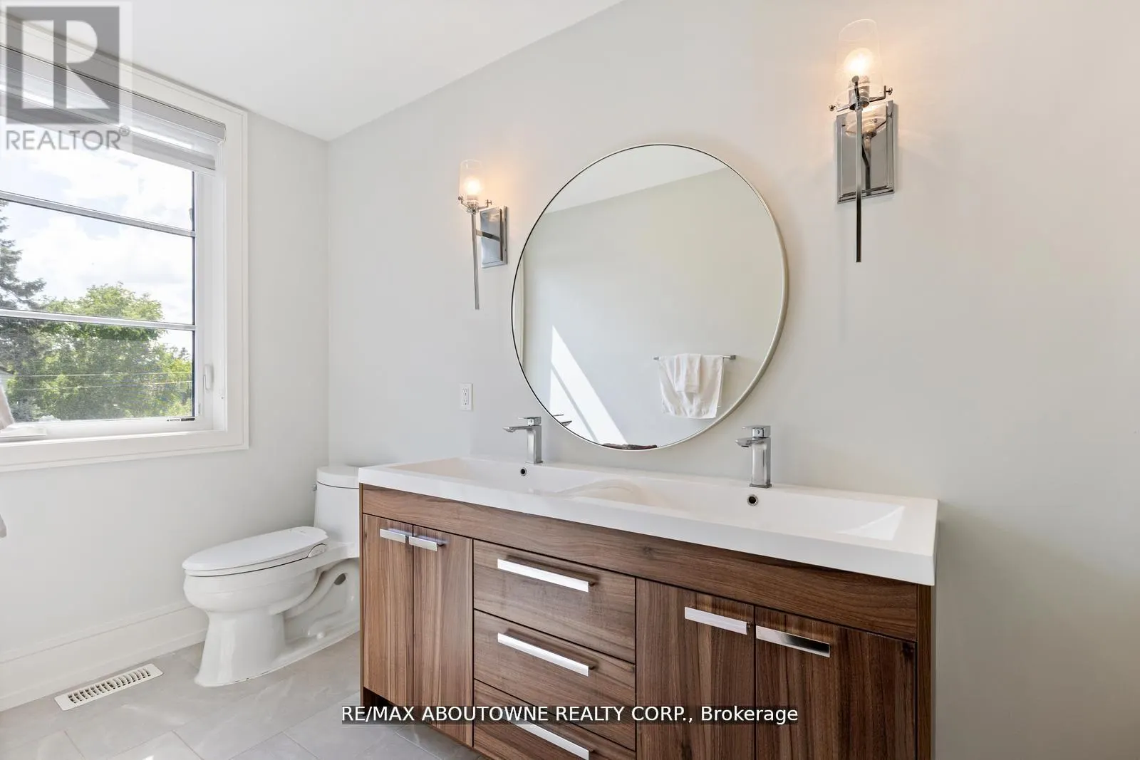 UPPER - 265 WOODALE AVENUE