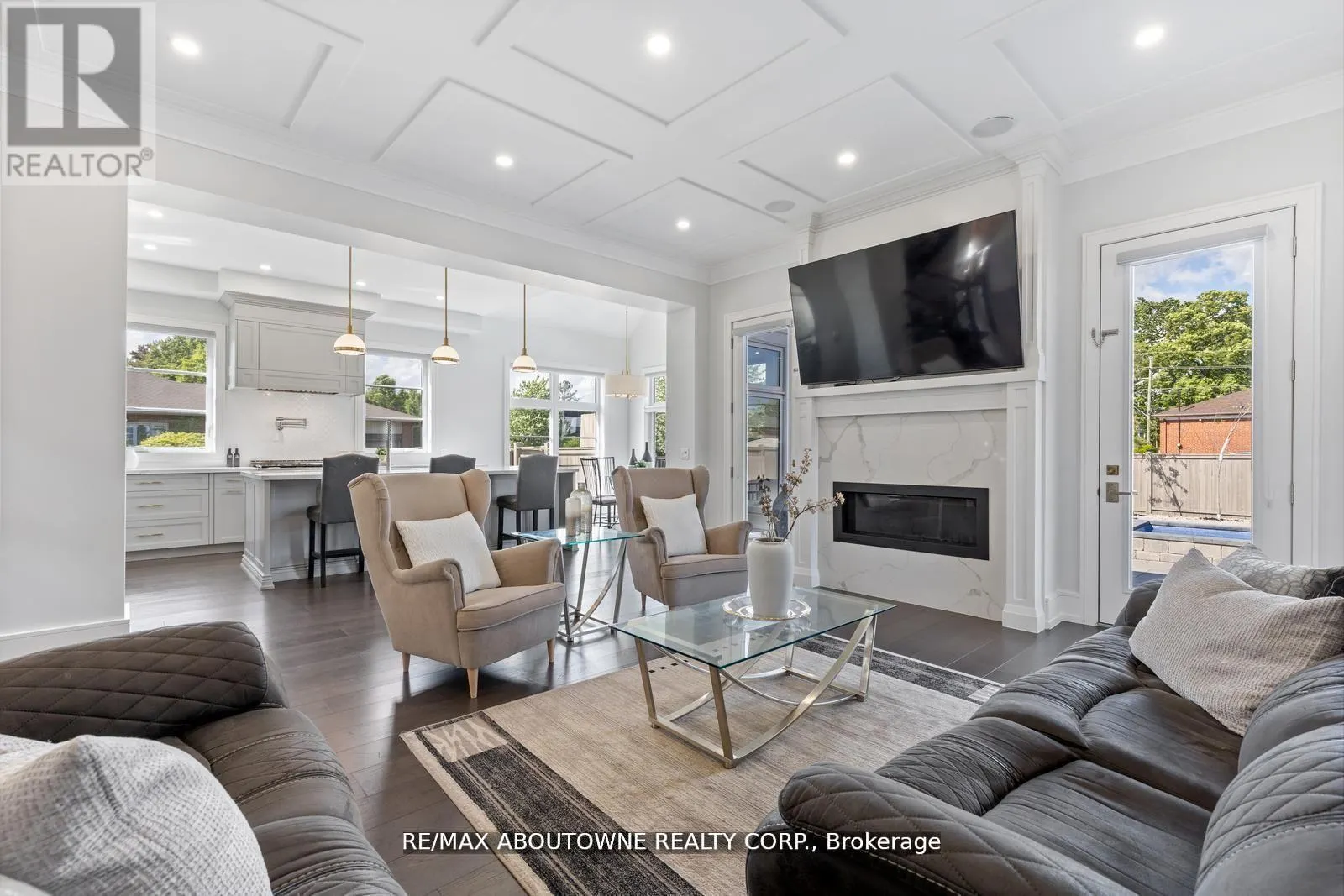UPPER - 265 WOODALE AVENUE