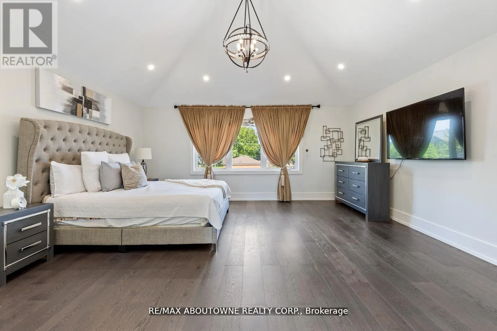 UPPER - 265 WOODALE AVENUE