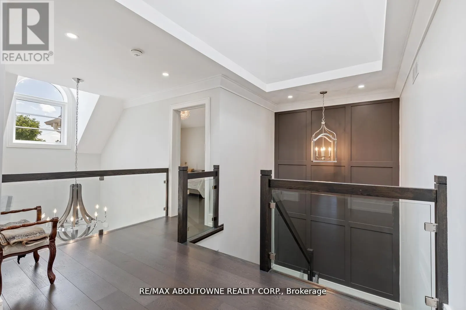 UPPER - 265 WOODALE AVENUE