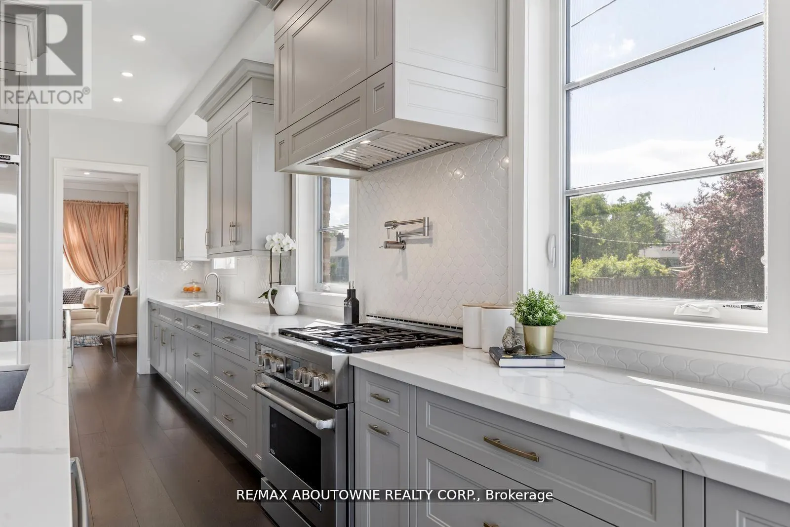 UPPER - 265 WOODALE AVENUE