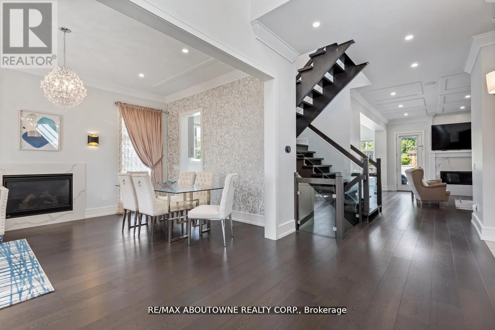 UPPER - 265 WOODALE AVENUE