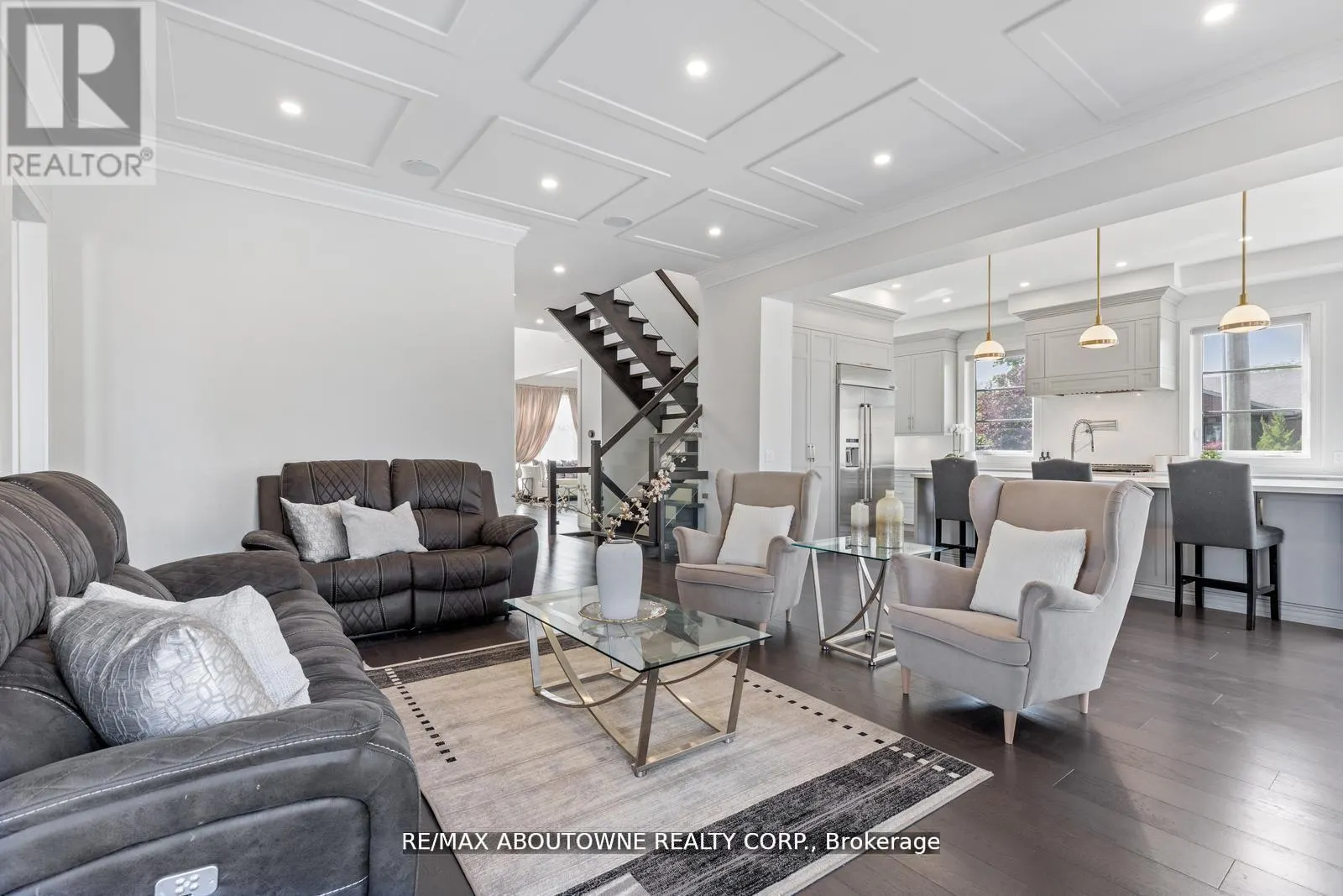 UPPER - 265 WOODALE AVENUE