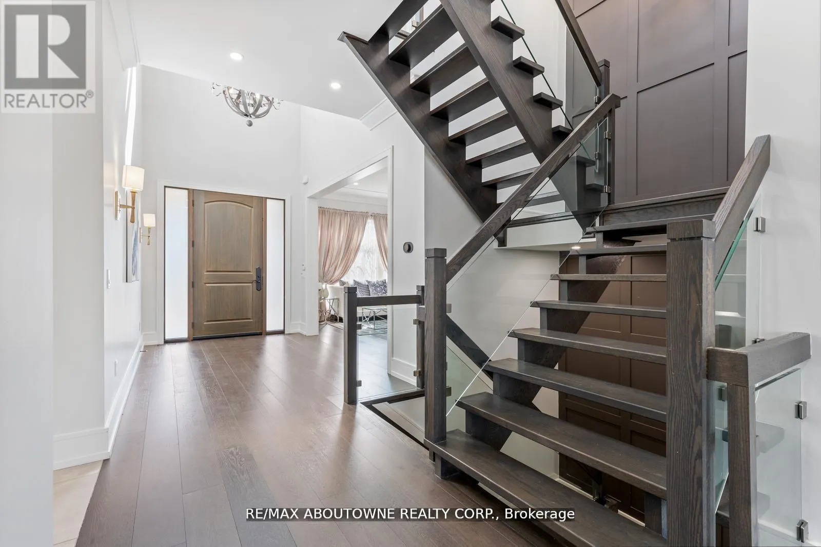 UPPER - 265 WOODALE AVENUE