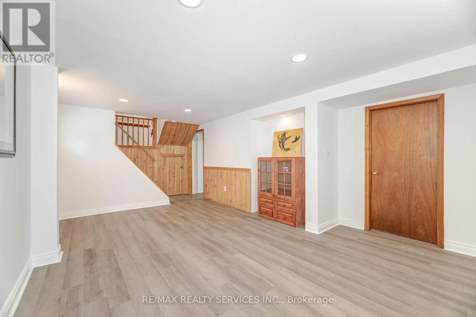 6 GLENMORE CRESCENT