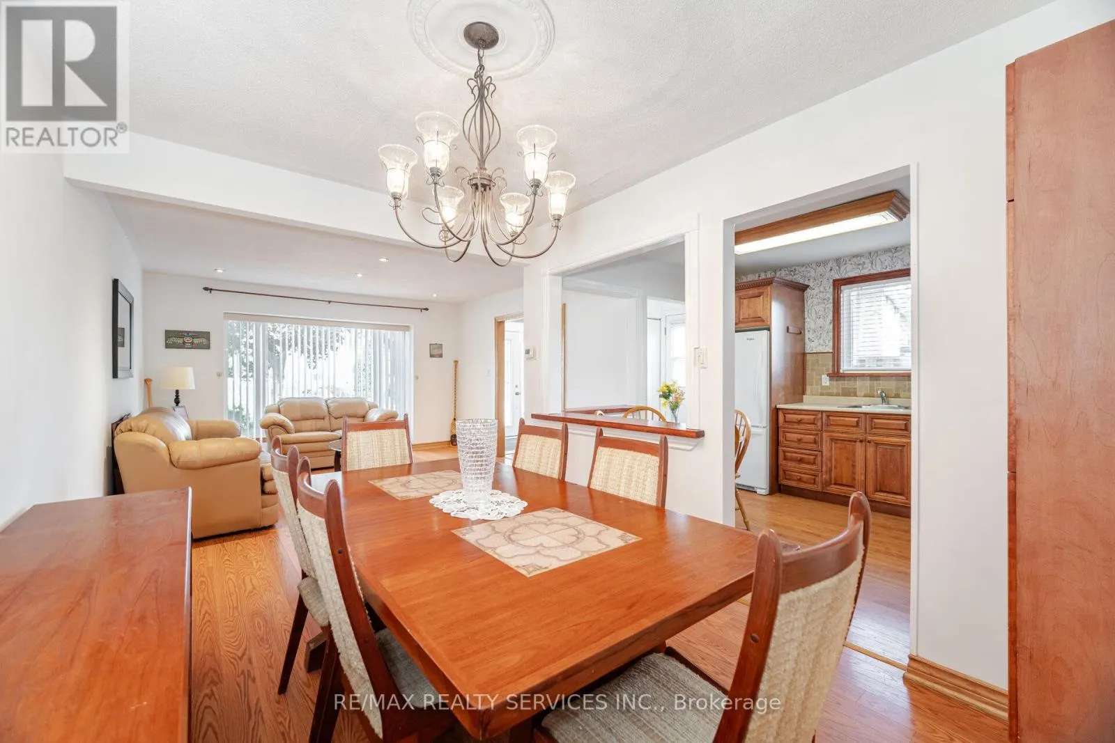 6 GLENMORE CRESCENT