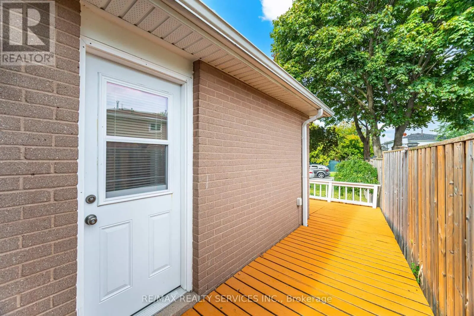 6 GLENMORE CRESCENT