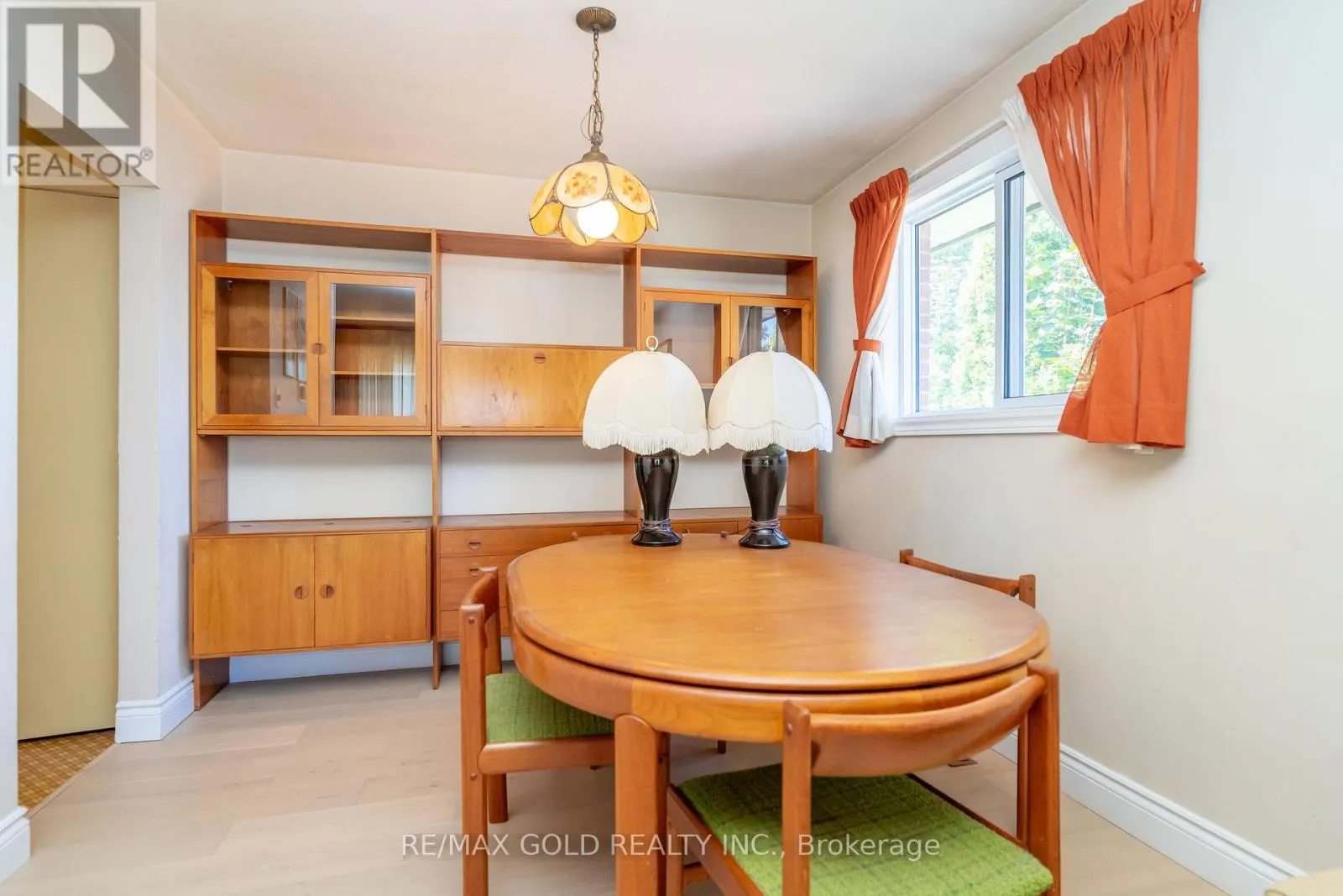20 DUNSTER CRESCENT