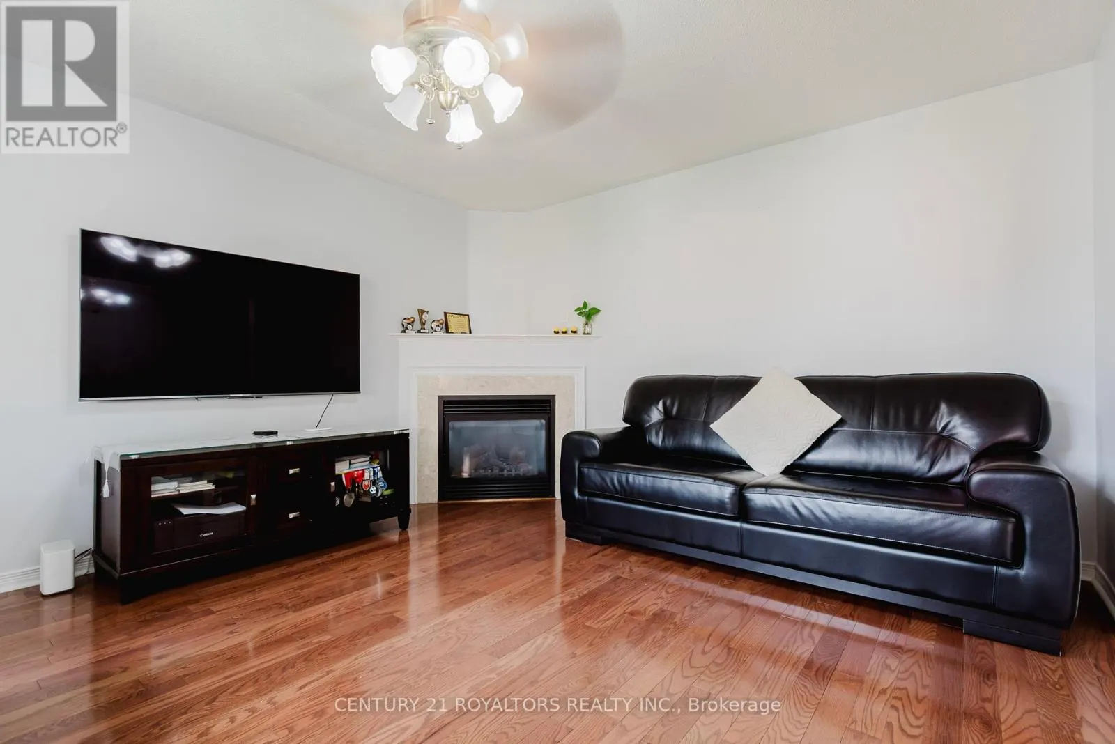 19 OXTAIL LANE