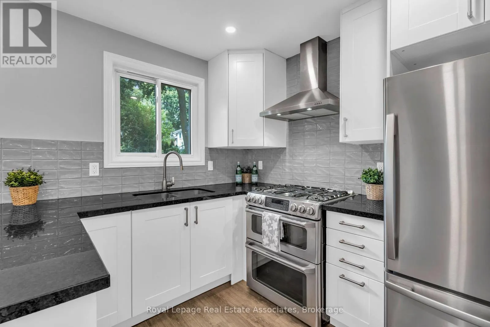 1274 RICHARDS CRESCENT