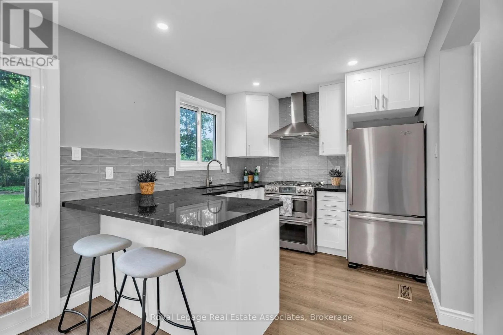 1274 RICHARDS CRESCENT