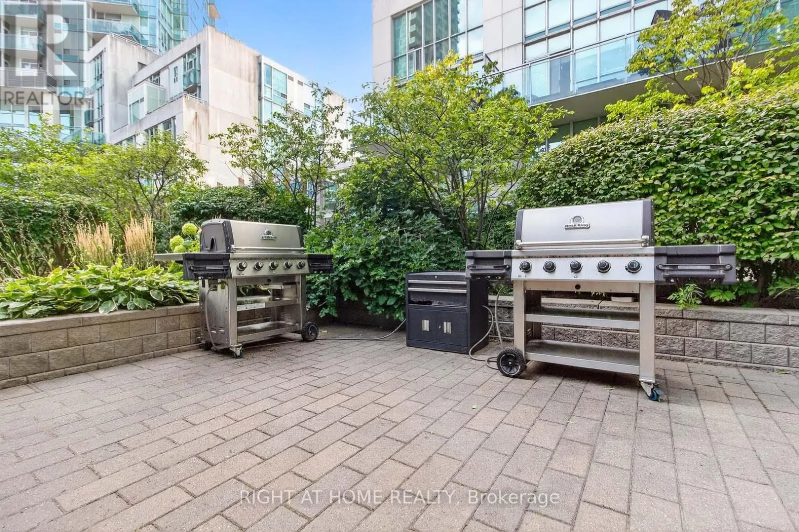 717 - 220 BURNHAMTHORPE ROAD W