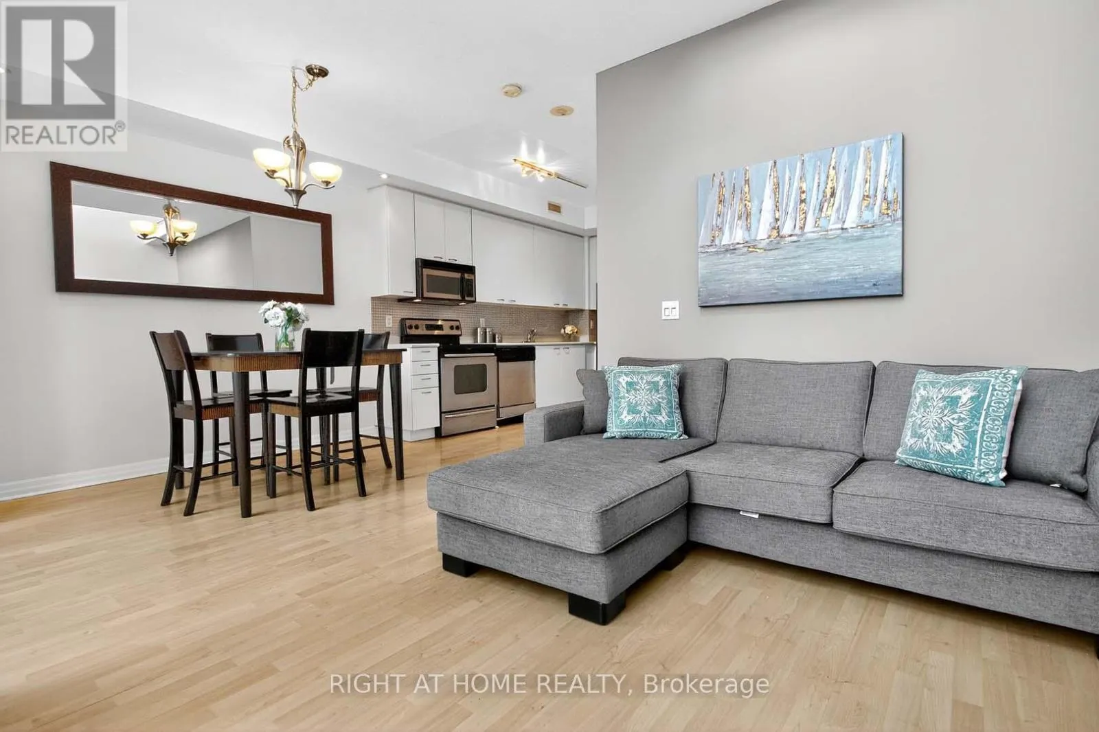 717 - 220 BURNHAMTHORPE ROAD W