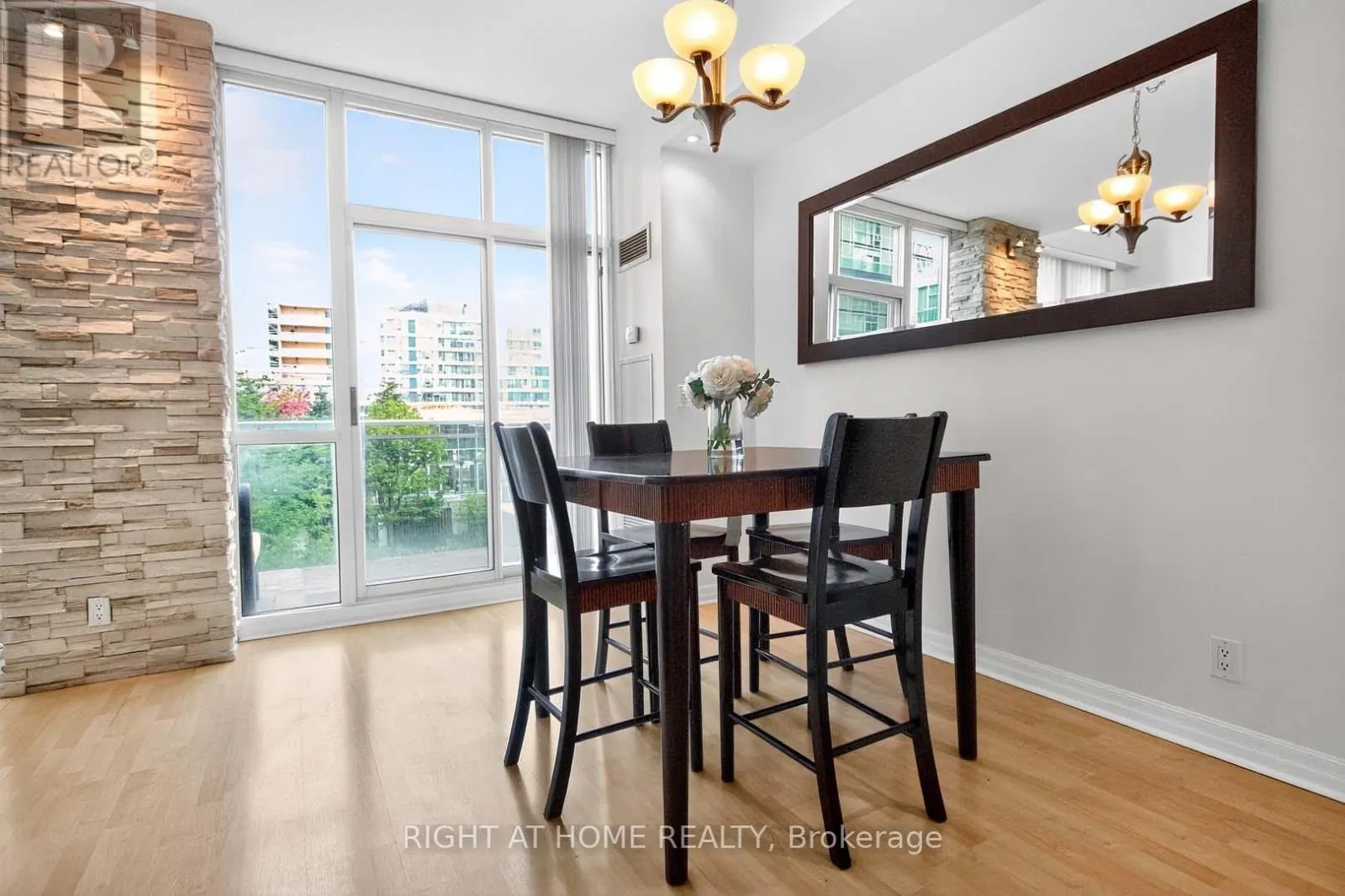 717 - 220 BURNHAMTHORPE ROAD W