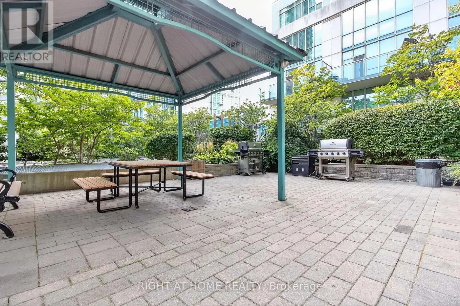 717 - 220 BURNHAMTHORPE ROAD W