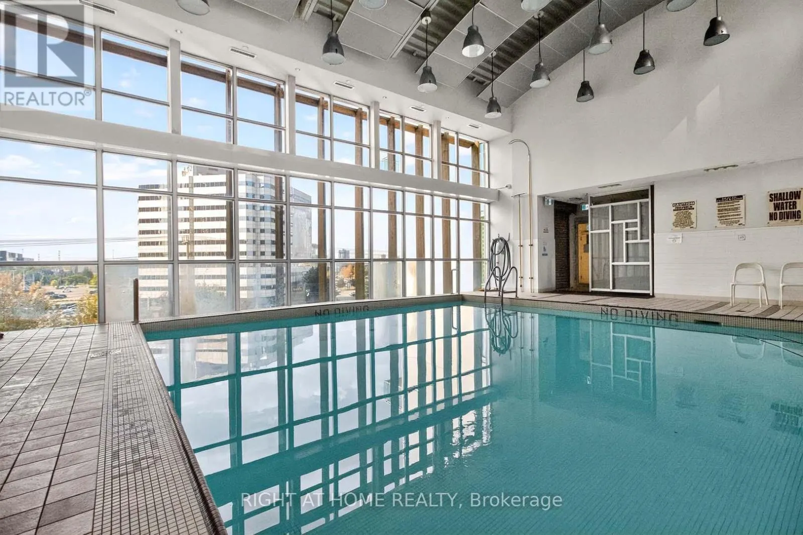 717 - 220 BURNHAMTHORPE ROAD W