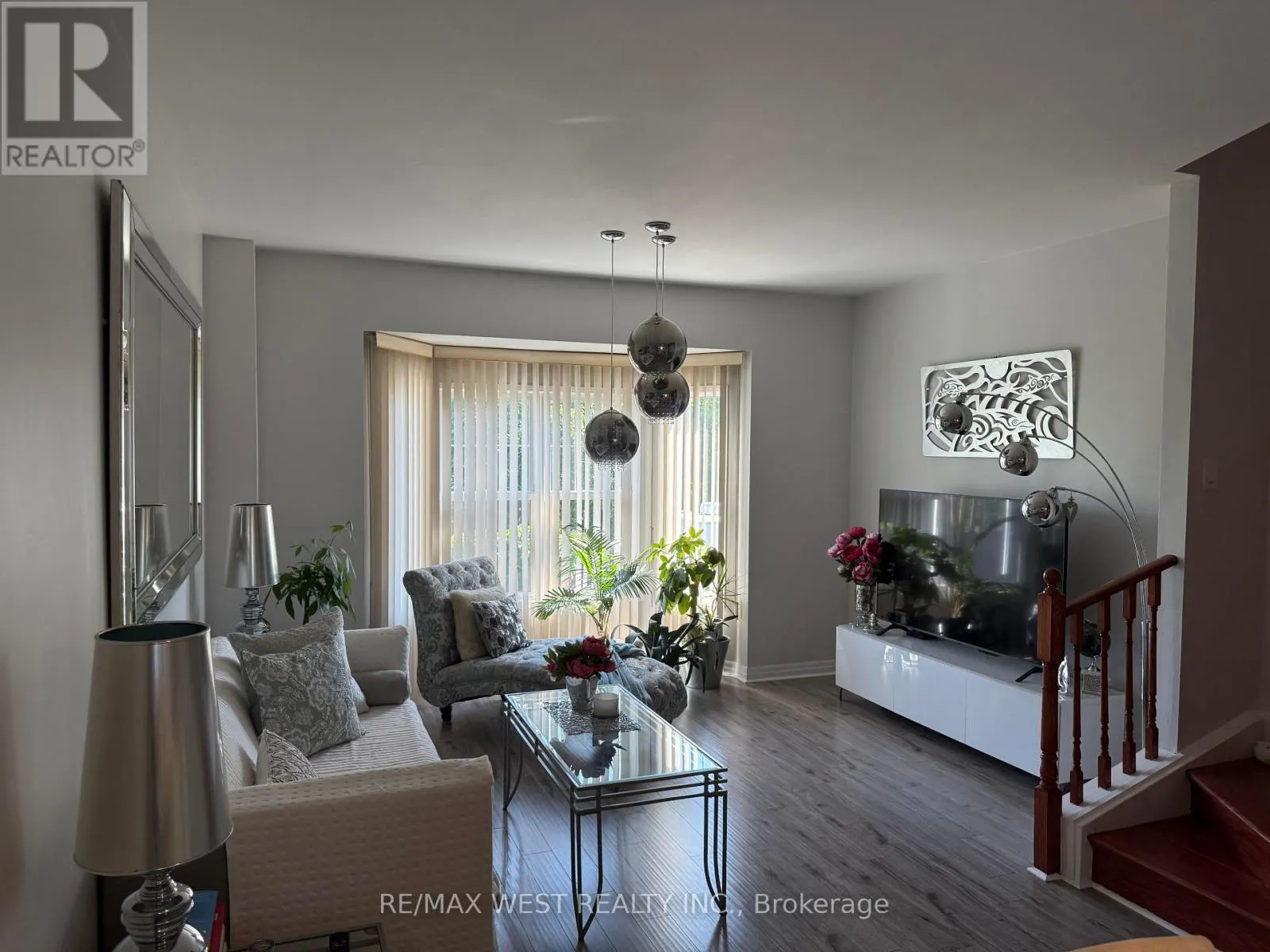 22 - 630 EVANS AVENUE